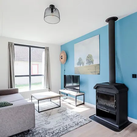 6 - Persoons Lakeside 11 بيت للعطل