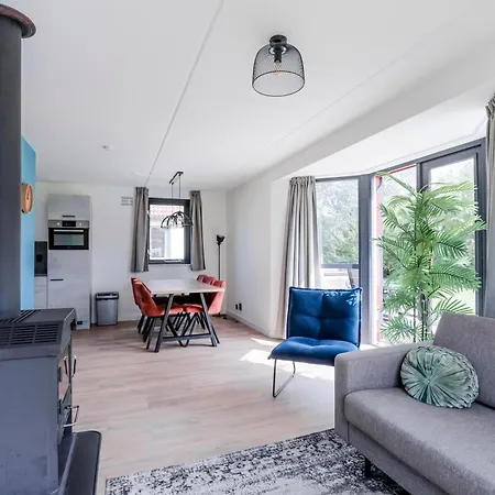 6 - Persoons Lakeside 11 بيت للعطل