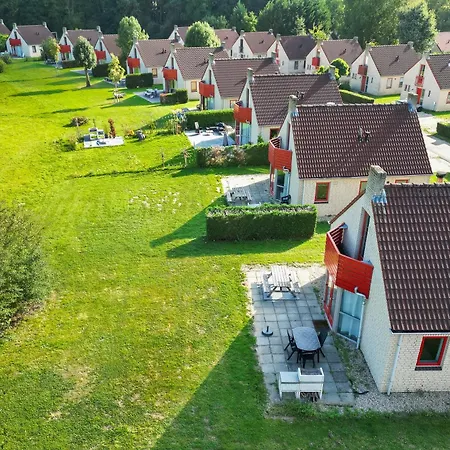 6 - Persoons Lakeside 11 Holiday home Ewijk