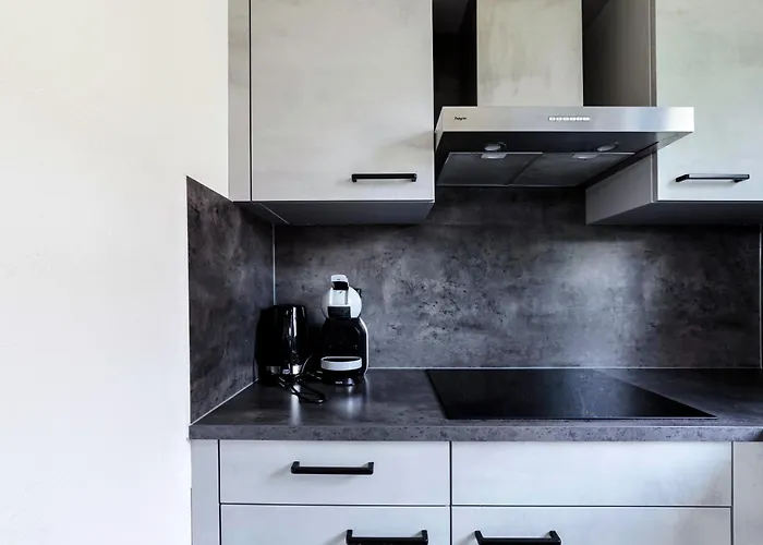 6 - Persoons Lakeside 11 *