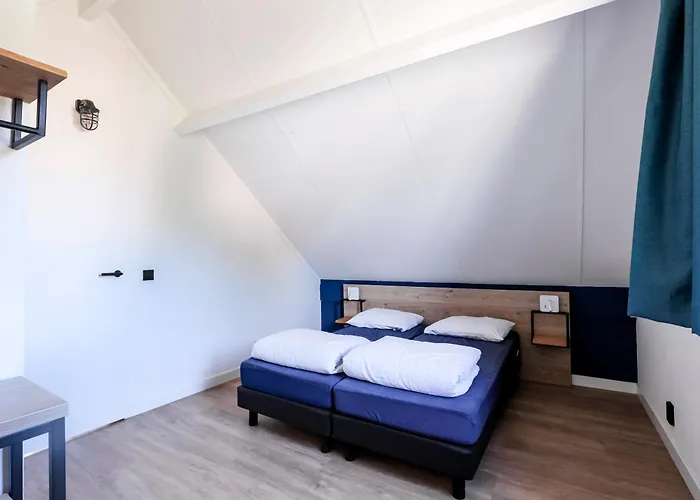 6 - Persoons Lakeside 11 *